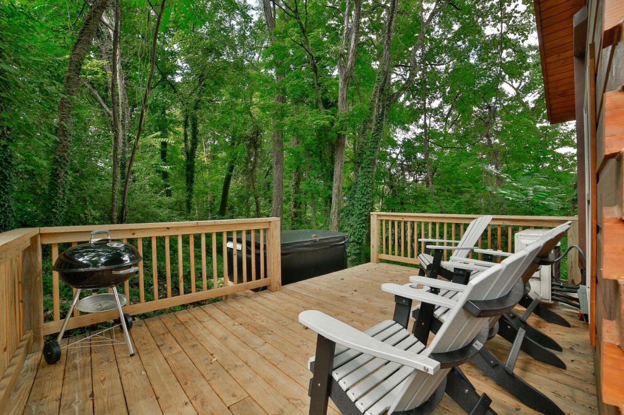 Thomas Cabin Forest Tiny Cabin With Hot Tub 查塔努加 外观 照片