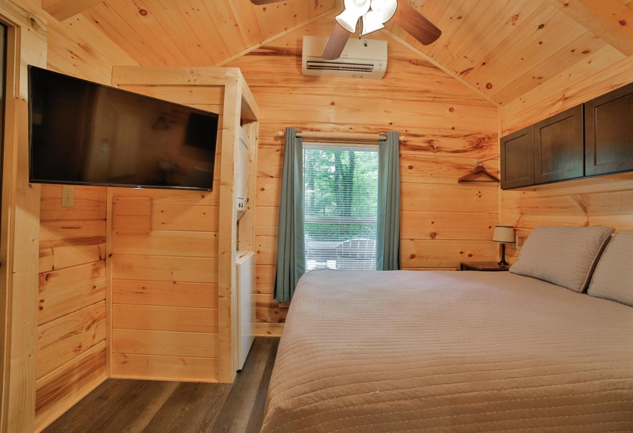 Thomas Cabin Forest Tiny Cabin With Hot Tub 查塔努加 外观 照片