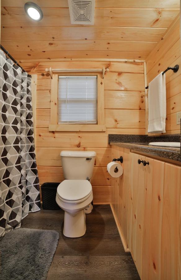 Thomas Cabin Forest Tiny Cabin With Hot Tub 查塔努加 外观 照片