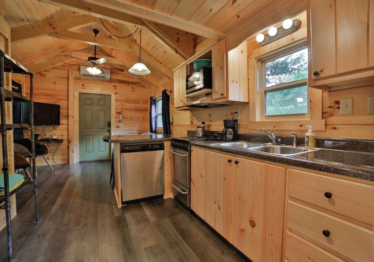 Thomas Cabin Forest Tiny Cabin With Hot Tub 查塔努加 外观 照片