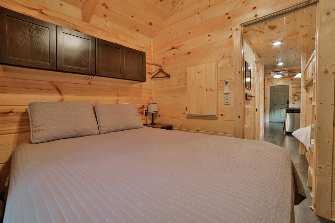 Thomas Cabin Forest Tiny Cabin With Hot Tub 查塔努加 外观 照片